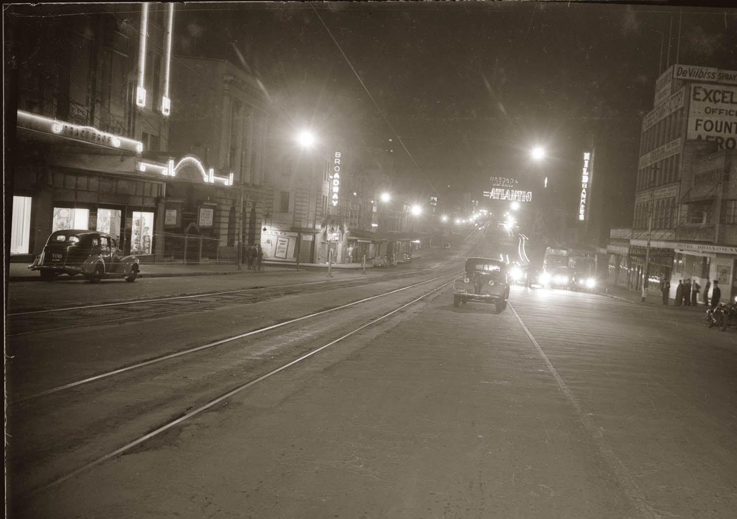 Night-time scene of fatal accident, Broadway, Sydney, 18 November 1948.