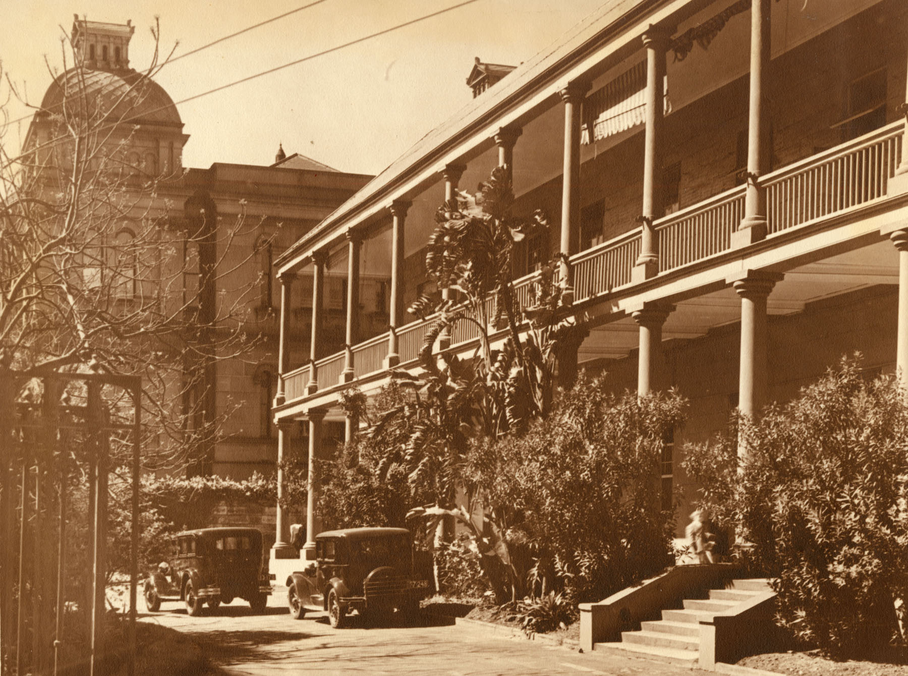 Entrance "The Old Mint" [Macquarie Street Sydney], ca.1935 / Thomas J. Lawlor