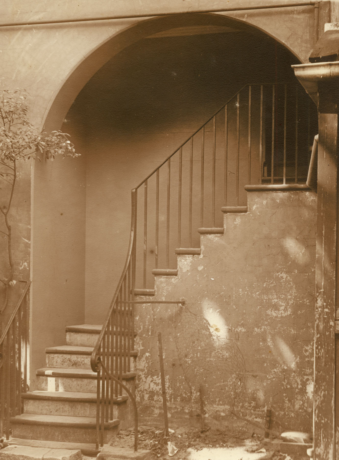 Stairway "The Old Mint" [Macquarie Street Sydney], ca.1935 / Thomas J. Lawlor