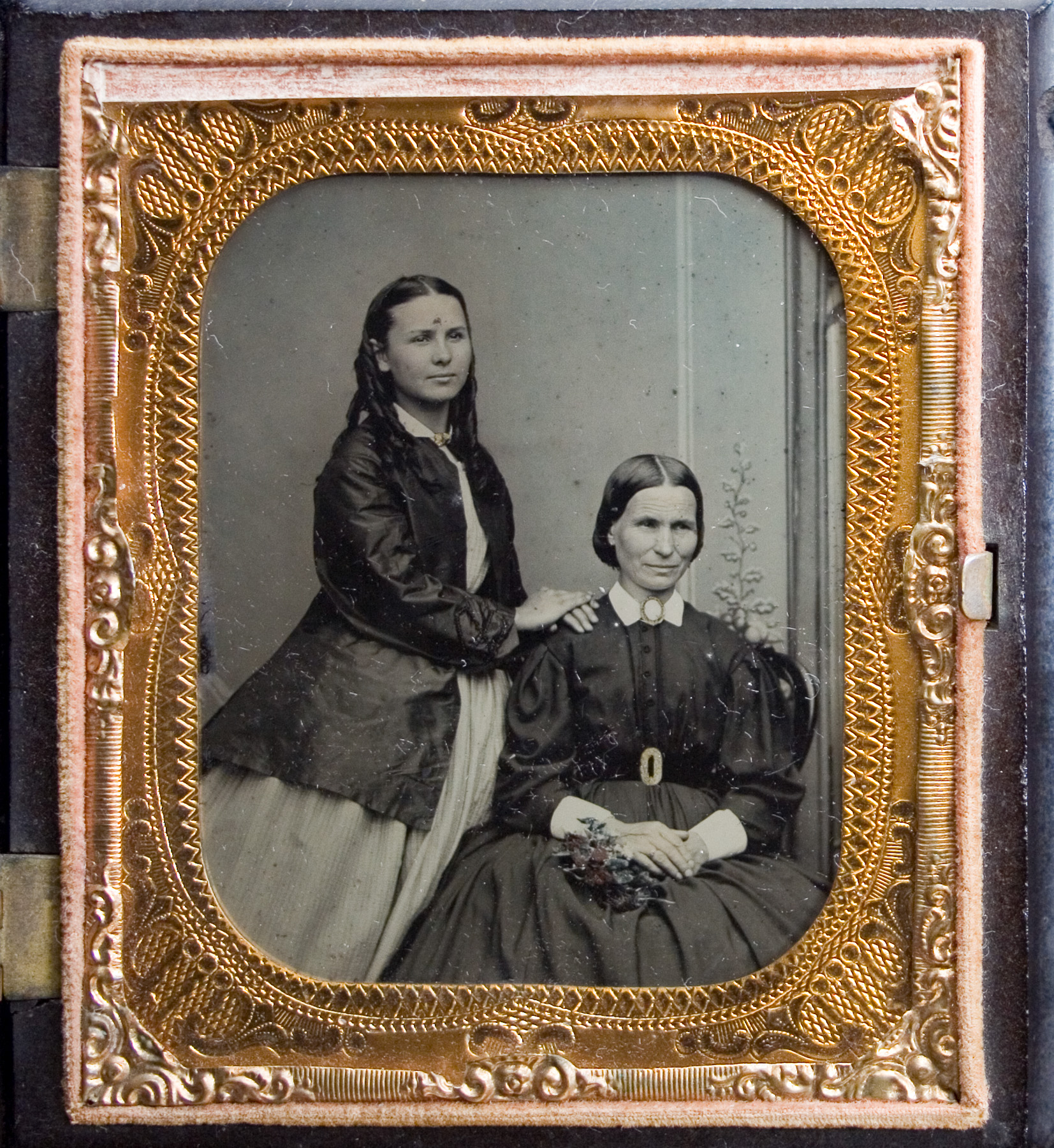 Mary Susan Thorburn (1850-1927) and her mother Jessie Catherine Thorburn (1824-1916), around 1867 / photographer unknown
