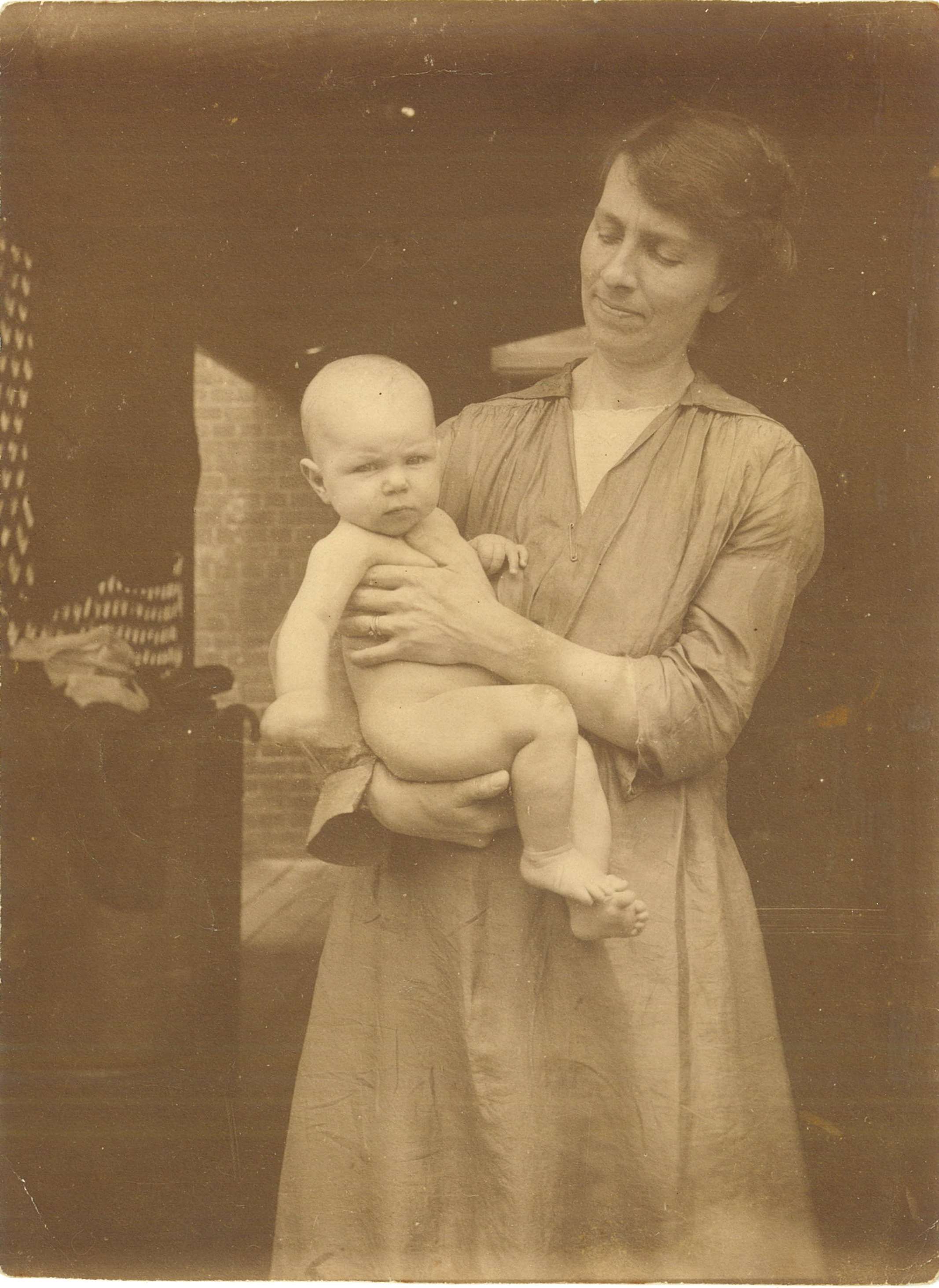 June Mary Steel, and her mother Margaret Ross Steel, 4 November 1917 / James Barnet Steel