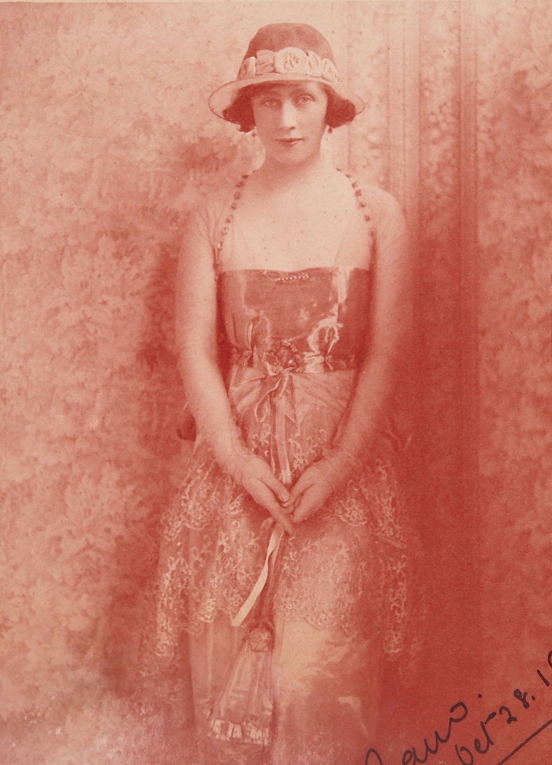 Carla Vera Jaques in her wedding dress, October 1919 / Bernice Agar