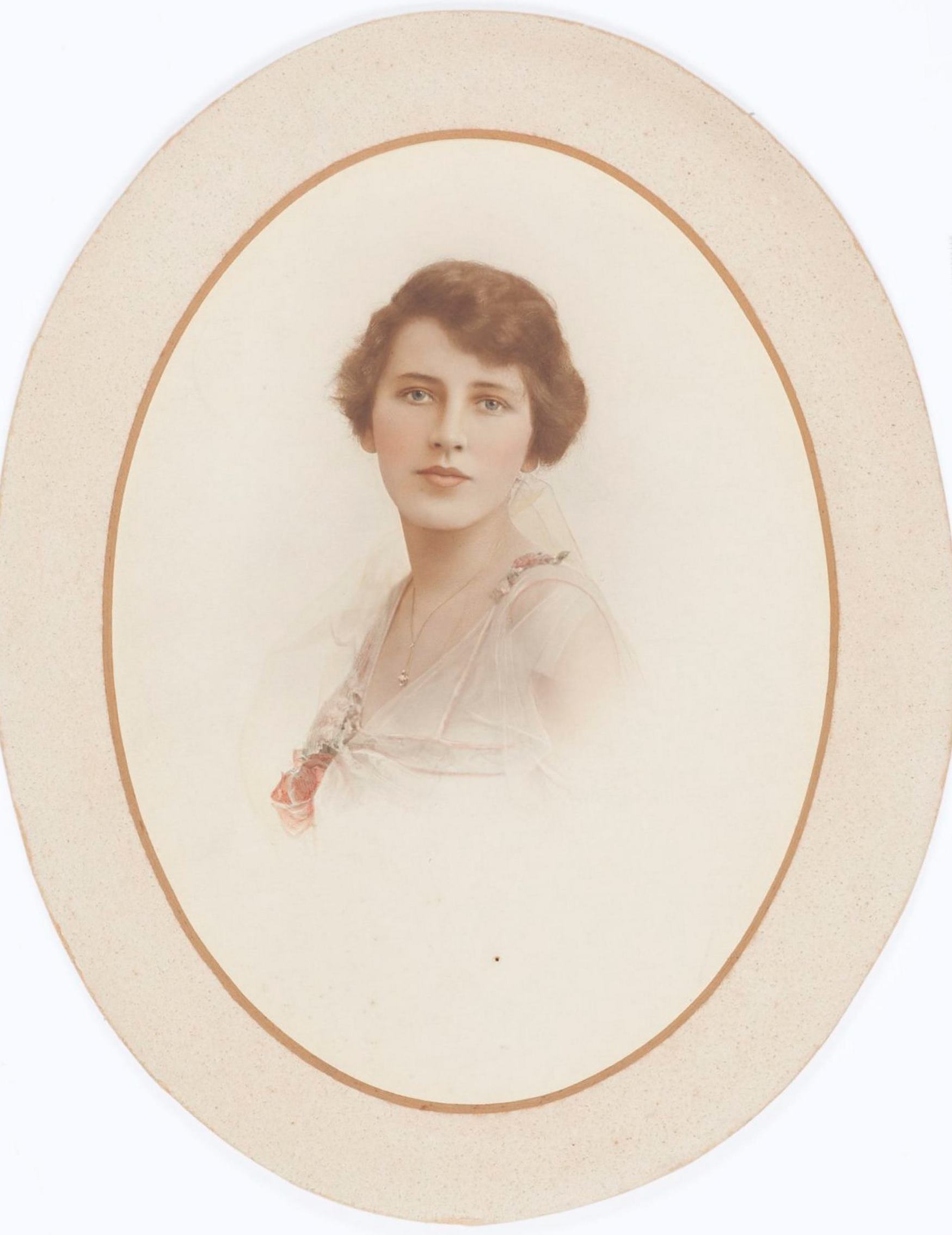 Studio portrait of Dora Walford, neeAlexander, around the time of her marriage to Leslie Walford in March 1917 / photographer unknown