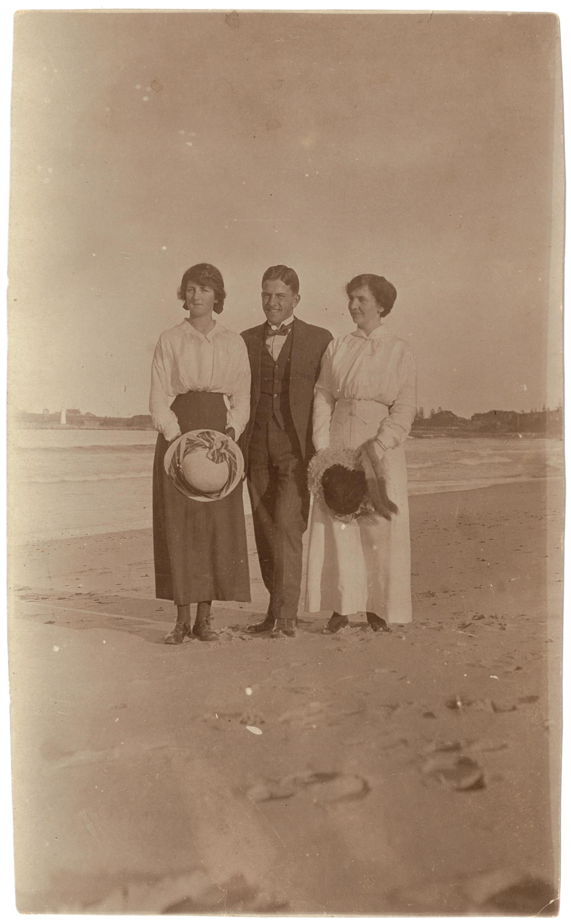 Bob Barnet with Erica Nicolle and his aunt Nellie Macgregor on the beach at Wollongong, around 1914 / Robert Barnet