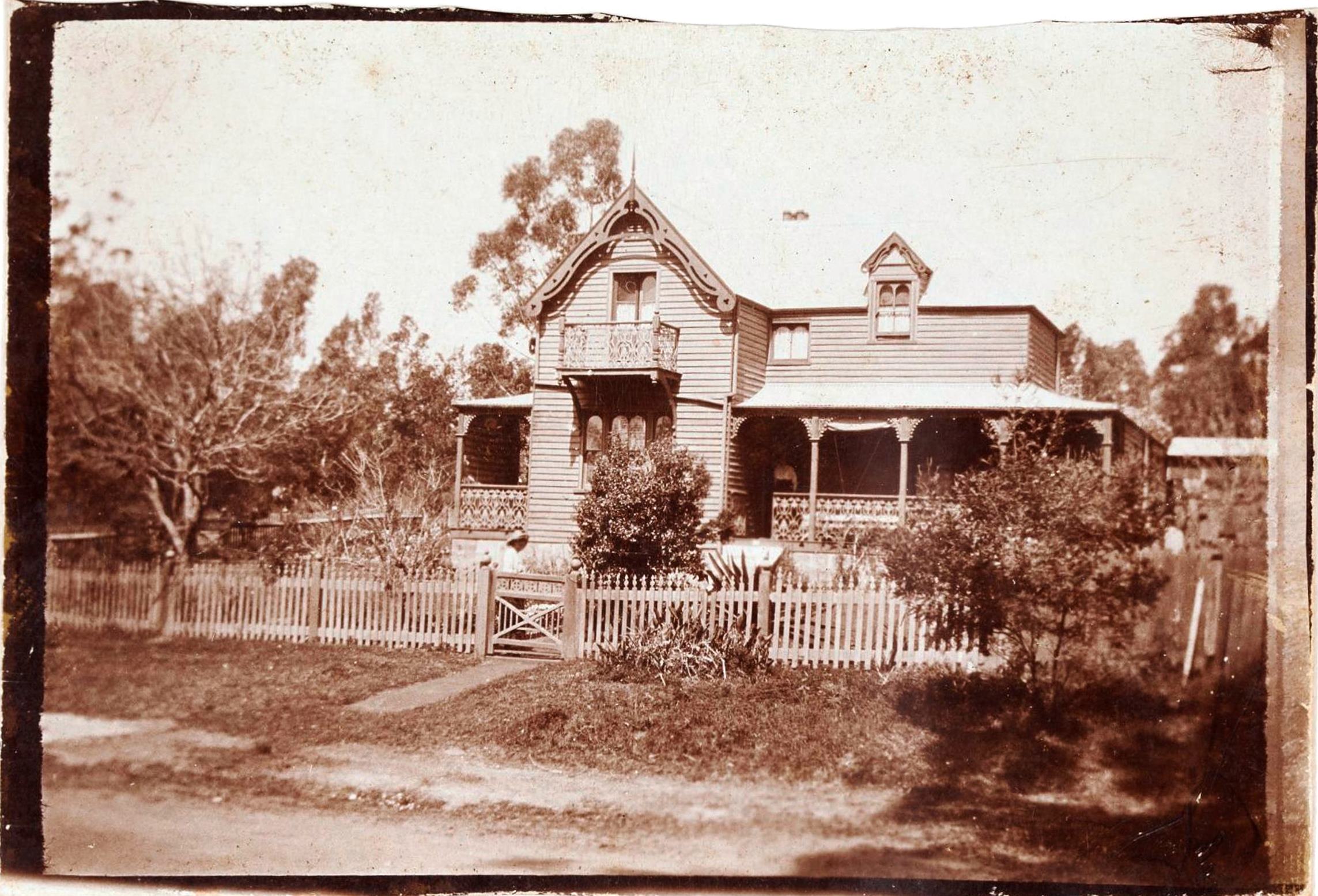 The side entrance of Meroogal, Nowra, 1919 / photographer unknown