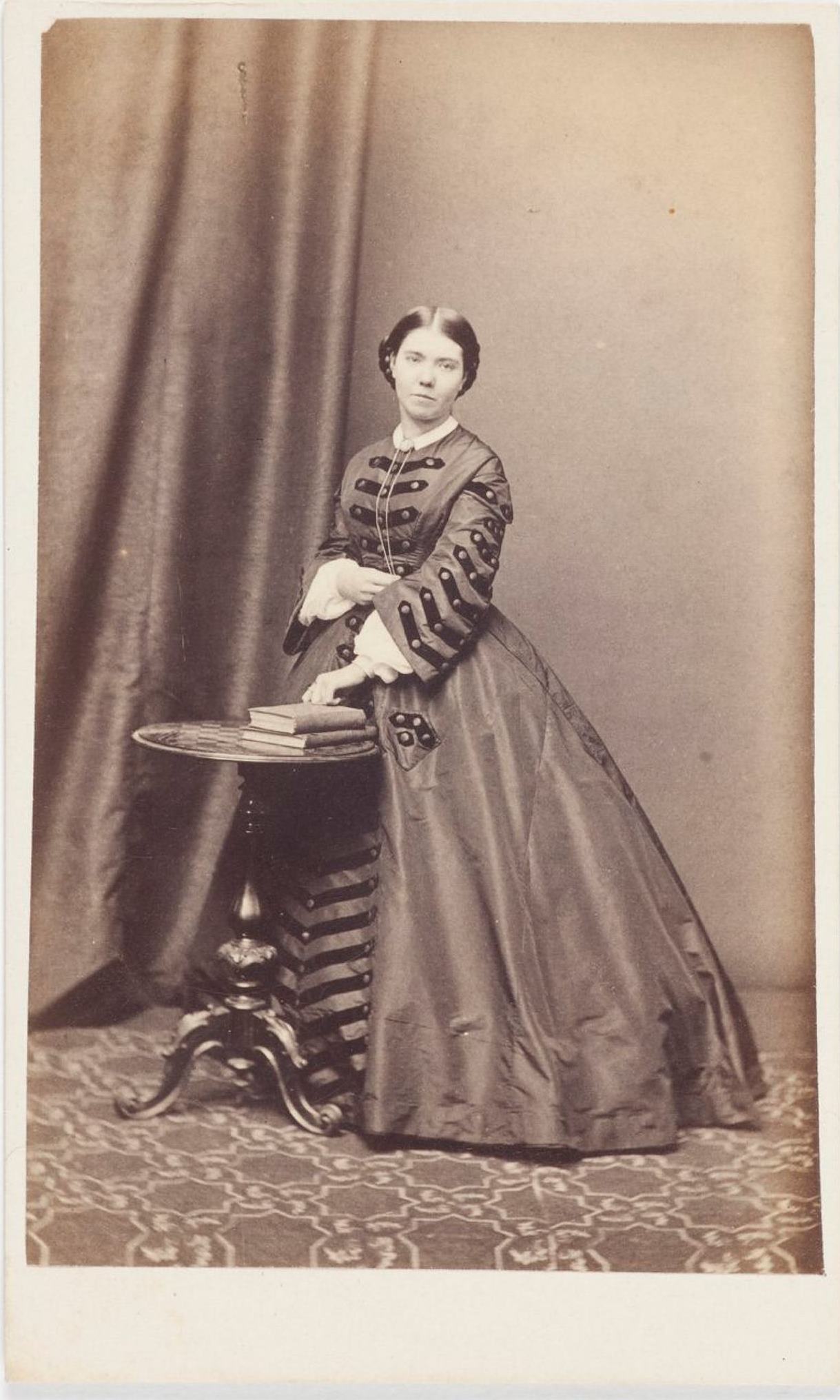 Elizabeth Rouse (1845-1931), around 1866 / Dalton's Royal Photographic Gallery, Sydney