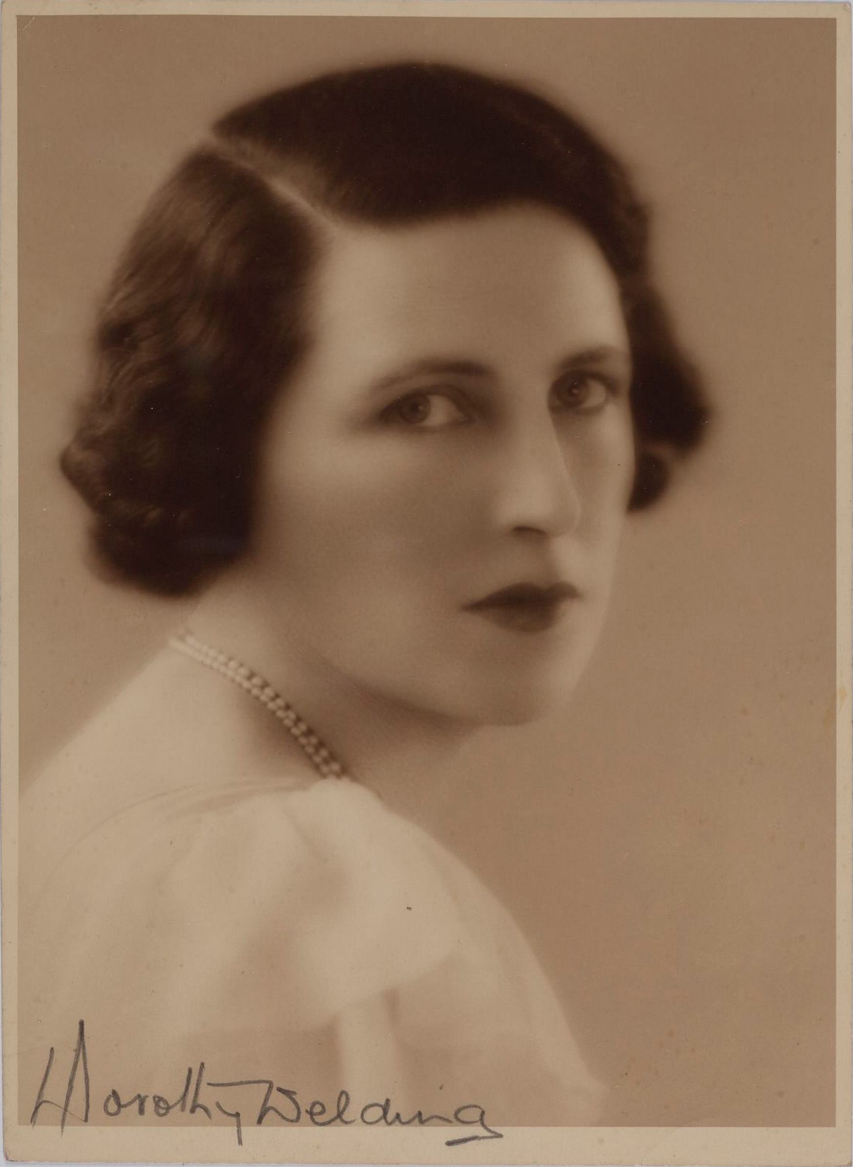 Studio portrait of Dora Sheller, previously Walford, 1933 / Dorothy Welding